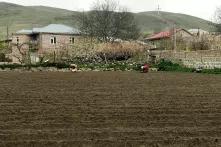 სომხეთი, ქალი მიწაზე მუშაობს