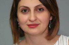 Portrait of the brunette woman.