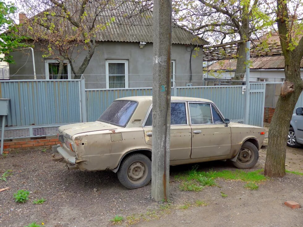 The car in which Alexey moved from Armenia to Kramatorsk in 1997. Photo taken in 2019© Image courtesy of the author