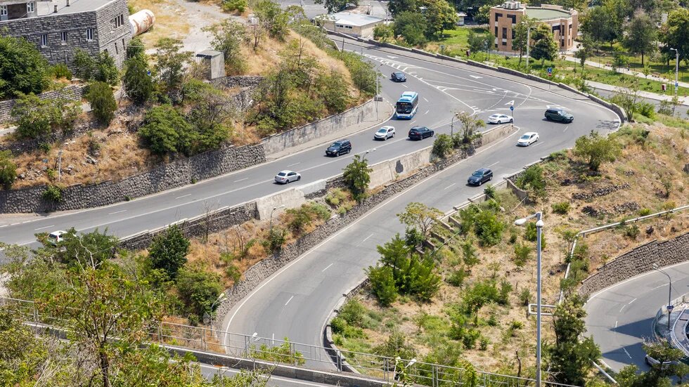 Երևանյան խաչմերուկներից մեկի լուսանկար